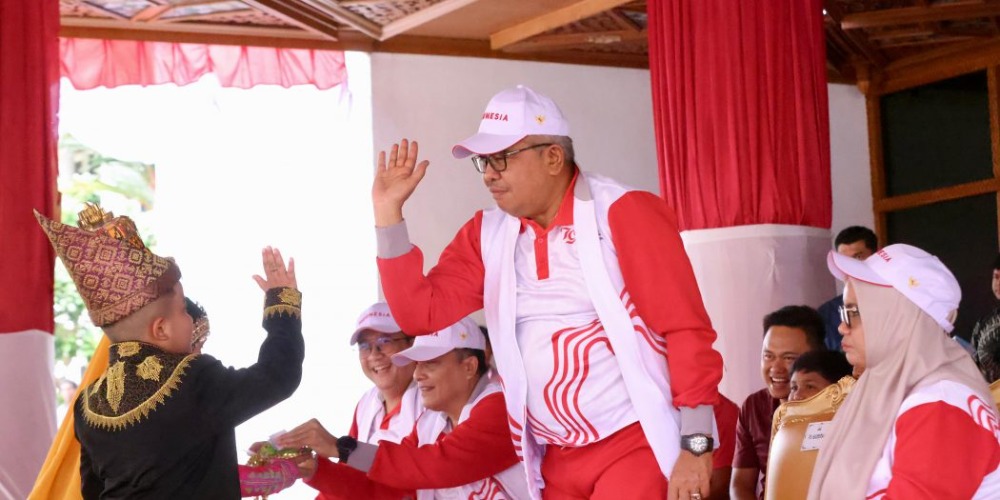 Pj Gubernur dan Forkopimda Ikut Saksikan Pawai Kemerdekaan Bersama Ribuan Masyarakat