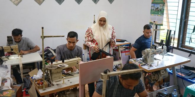 Produk Tas Bordir Perajin Aceh Jadi Souvenir Tamu PON XXI