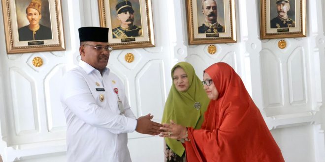 Pj Gubernur Safrizal Terima Ahli Waris Laksamana Malahayati