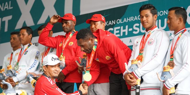 Dr. Yusrizal, M.Si Serahkan Medali untuk Juara Cabor Menembak