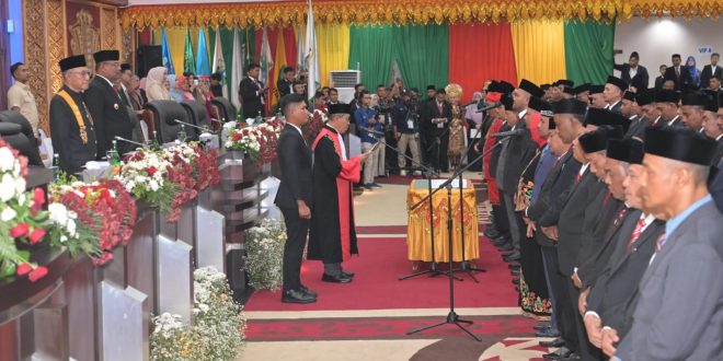 Pj Gubernur Safrizal Hadiri Pelantikan Anggota DPR Aceh Periode 2024-2029, Sampaikan Terima Kasih Kepada Dewan Periode Lalu