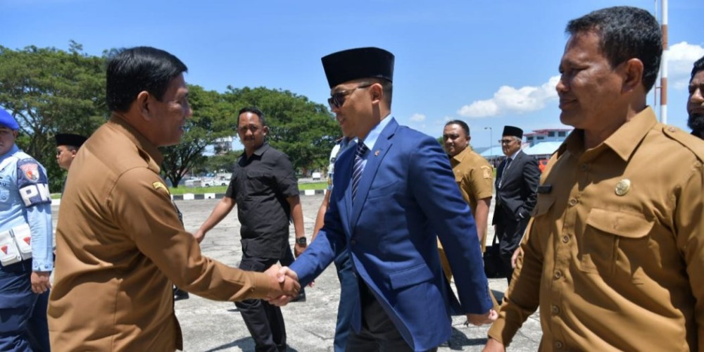 Plt Sekda Sambut Menlu Sugiono di Bandara: Selamat Datang di Kampung Halaman