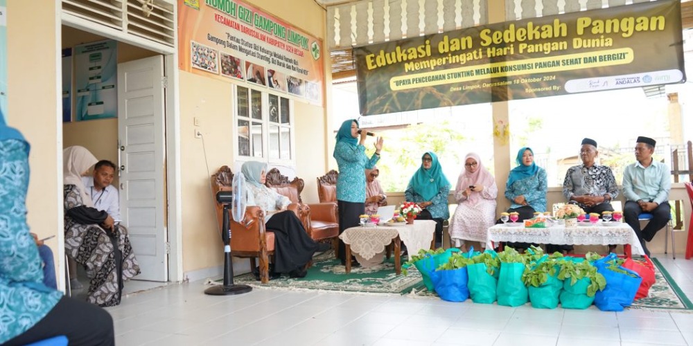 Ketua Tim Penggerak PKK Aceh Buka Kegiatan Edukasi dan Sedekah Pangan di Limpok Aceh Besar