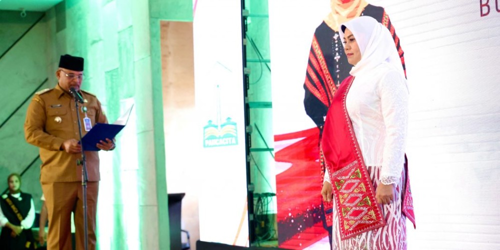 Pj Gubernur Safrizal Kukuhkan Bunda Literasi Aceh dan Resmikan Ruang Teater Library DPKA